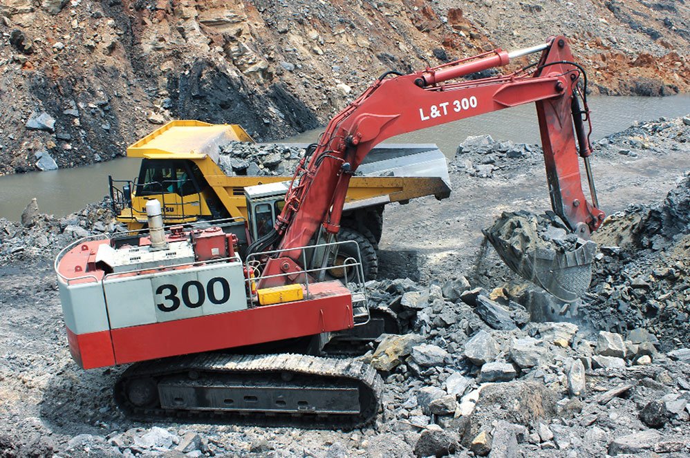 desi-machines-l&t-excavator-lt-300-featured