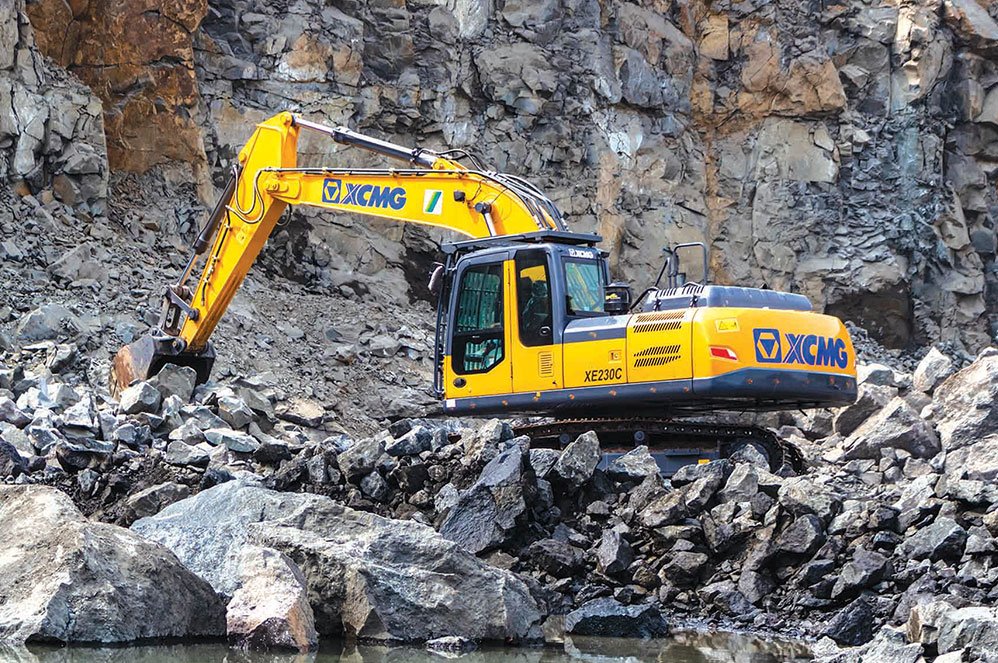 desi-machines-xcmg-excavator-xe230c-featured