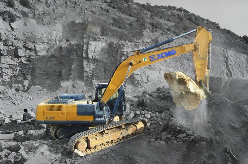 desi-machines-xcmg-excavator-xe380c-gm-featured