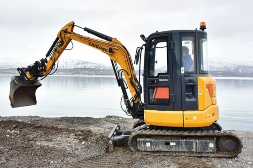 desi-machines-excavator-liugong-9035e-3