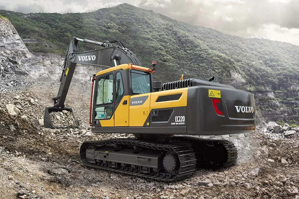 desi-machines-volvo-ec220-excavator-featured-image.jpg